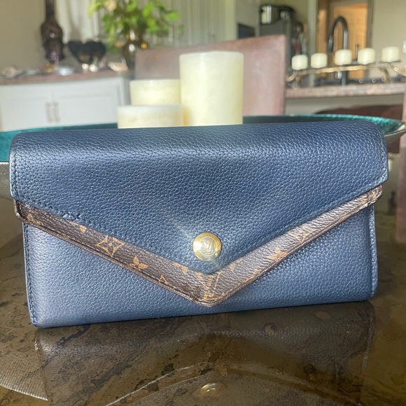 Louis Vuitton navy and Brown Women's Clutch double V wallet - Picture 1 of 12
